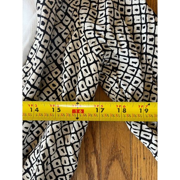 STONE COLD FOX Black White Pattern V Neck Romper Shorts Top Women's Size XS - Picture 10 of 11